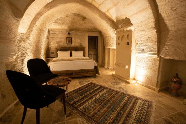Deluxe Cave Room with Jacuzzi